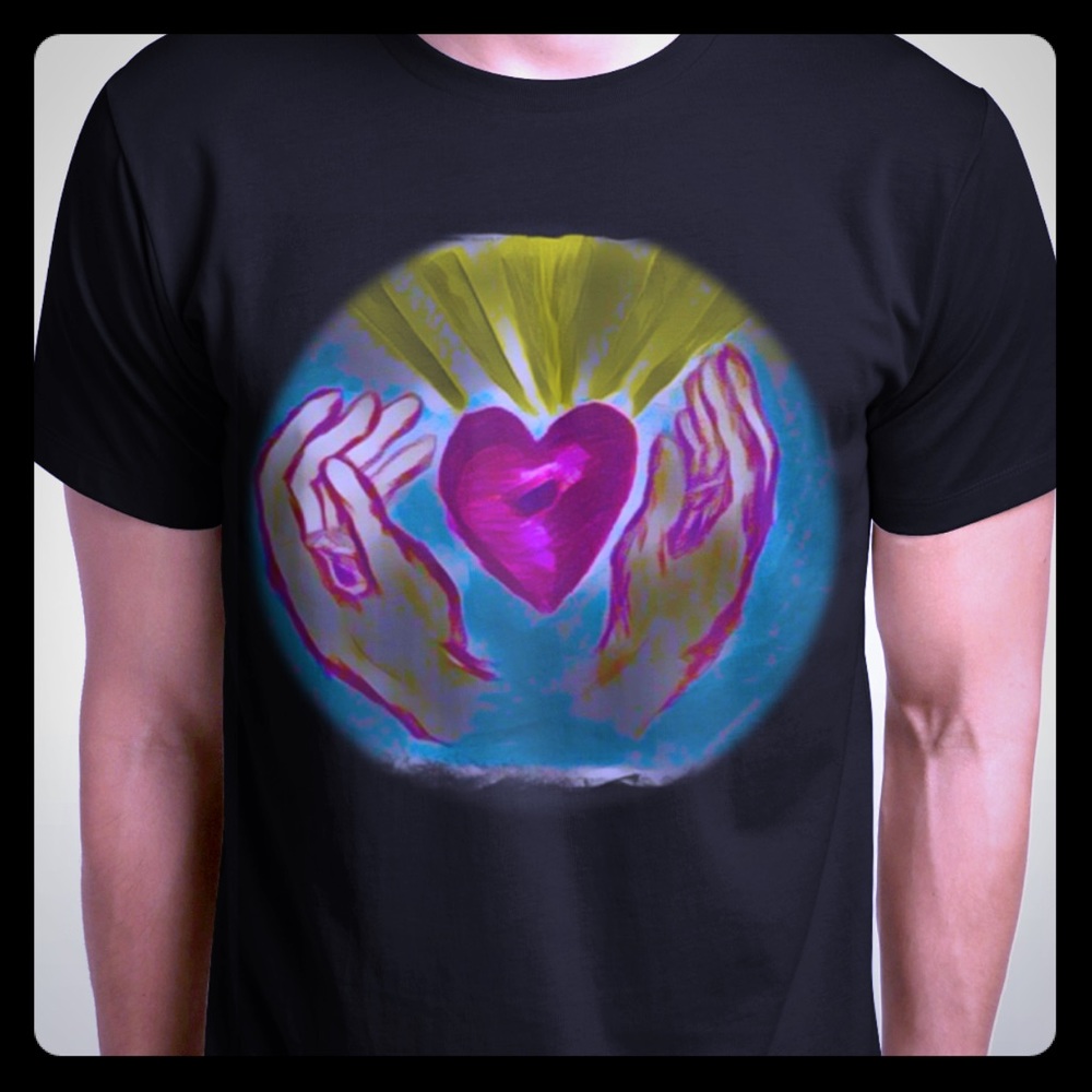 Men’s Heart In Hands tee